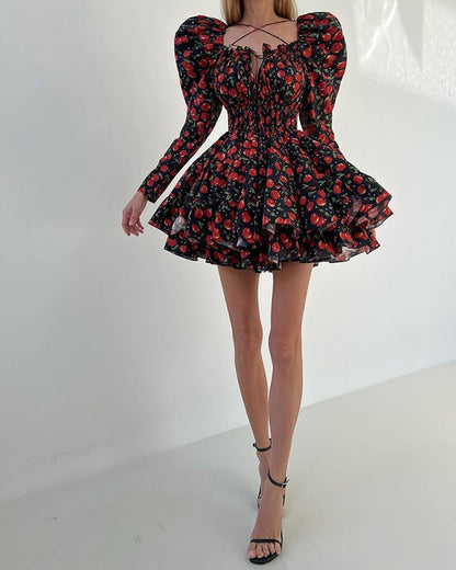 Robe Courte Avec Buste Smocké, Manches Bouffantes Et Imprimé Cerises Pour Femmes | Adaptée Aux Tenues Quotidiennes