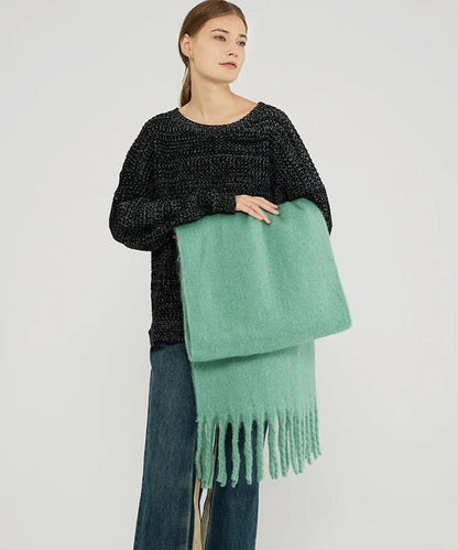 Écharpe Longue d’Hiver avec Finition Lisse pour Femme | Idéale pour la Saison Froide