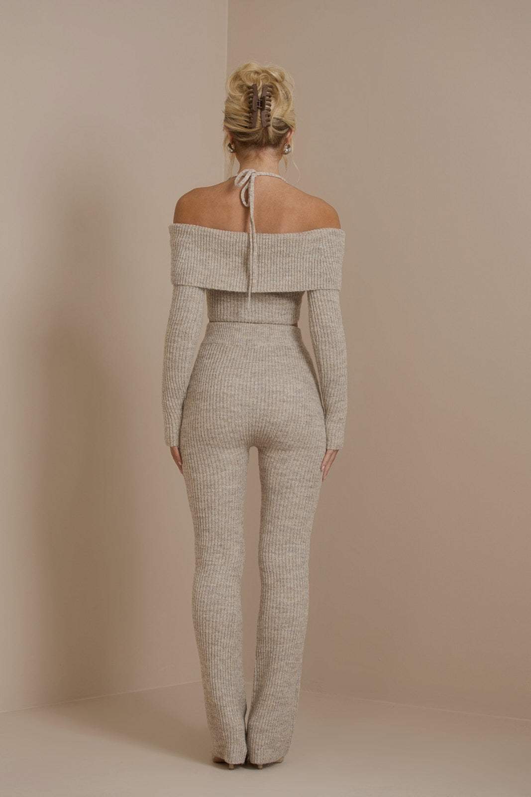 Ensemble Coordonné avec Haut Off-Shoulder et Pantalon Ajusté pour Femme | Idéal pour Occasions Quotidiennes et Formelles