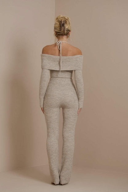 Ensemble Coordonné avec Haut Off-Shoulder et Pantalon Ajusté pour Femme | Idéal pour Occasions Quotidiennes et Formelles