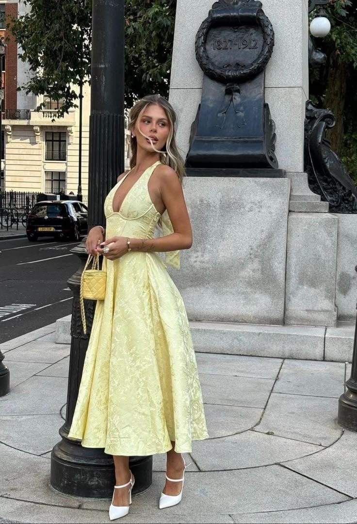 Robe Midi Sans Manches avec Col Halter en V pour Femme | Idéale pour les Événements et Sorties d’Été