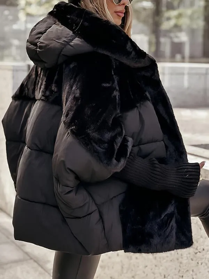 Cape Matelassée Longue avec Col en Fourrure Synthétique pour Femme | Idéale pour l’Hiver
