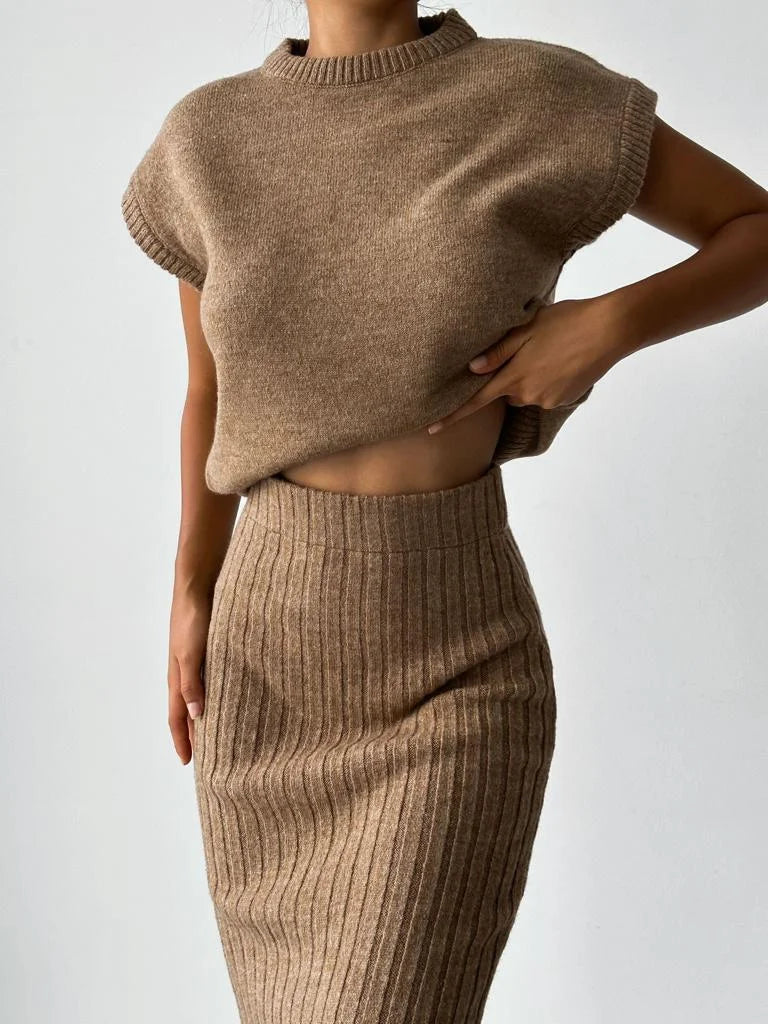Ensemble Deux Pièces avec Gilet Sans Manches et Jupe Tricotée pour Femme | Idéal pour les Occasions Décontractées