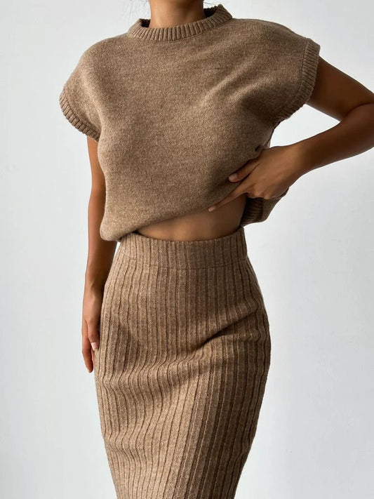 Ensemble Deux Pièces avec Gilet Sans Manches et Jupe Tricotée pour Femme | Idéal pour les Occasions Décontractées