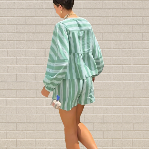 Ensemble Rayé Deux Pièces avec Blouse à Volants et Short pour Femme | Idéal pour l'Été Décontracté