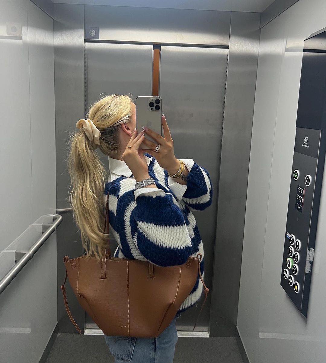 Pull À Col Rond avec Coupe Classique pour Femme | Idéal pour Les Journées Fraîches