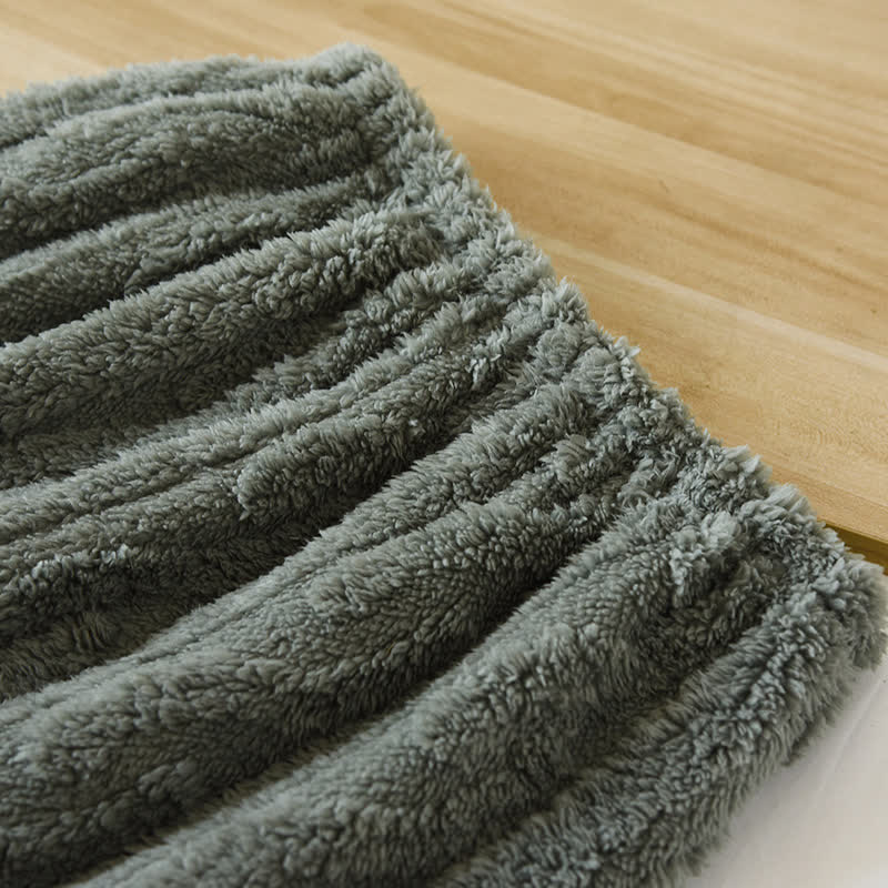 Ensemble Pyjama à Motif Brodé avec Col en V pour Adulte | Idéal pour la Maison et le Sommeil