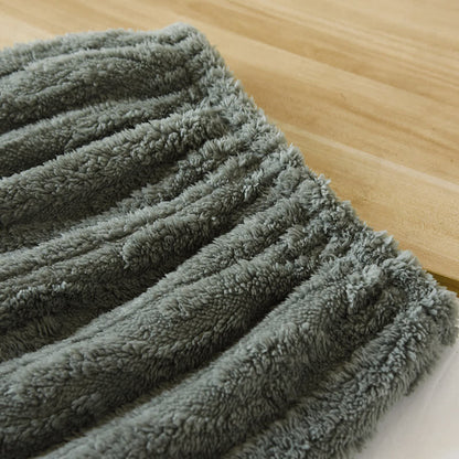 Ensemble Pyjama à Motif Brodé avec Col en V pour Adulte | Idéal pour la Maison et le Sommeil