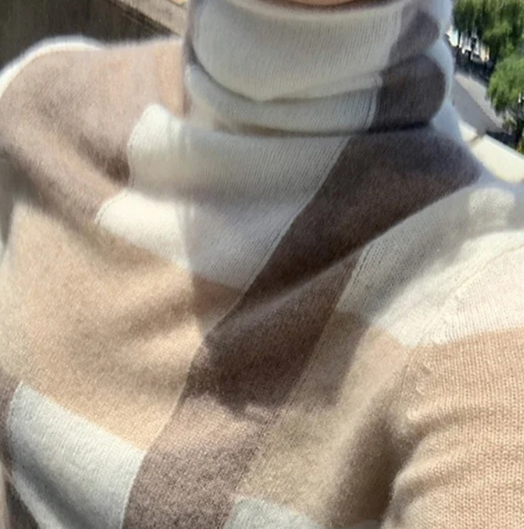 Pull à Manches Longues avec Motif à Carreaux et Col Roulé pour Femmes | Idéal pour l’Hiver et l’Automne