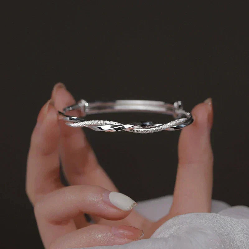 Bracelet Tressé Avec Finition Argentée Pour Femme | Idéal Pour Un Usage Quotidien Ou Des Occasions
