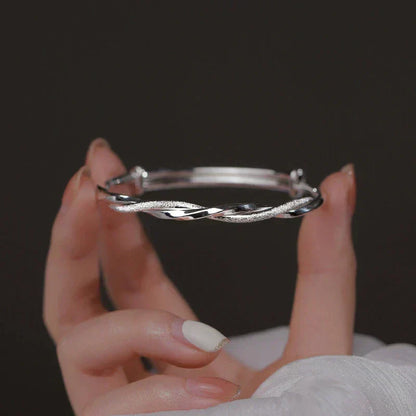 Bracelet Tressé Avec Finition Argentée Pour Femme | Idéal Pour Un Usage Quotidien Ou Des Occasions