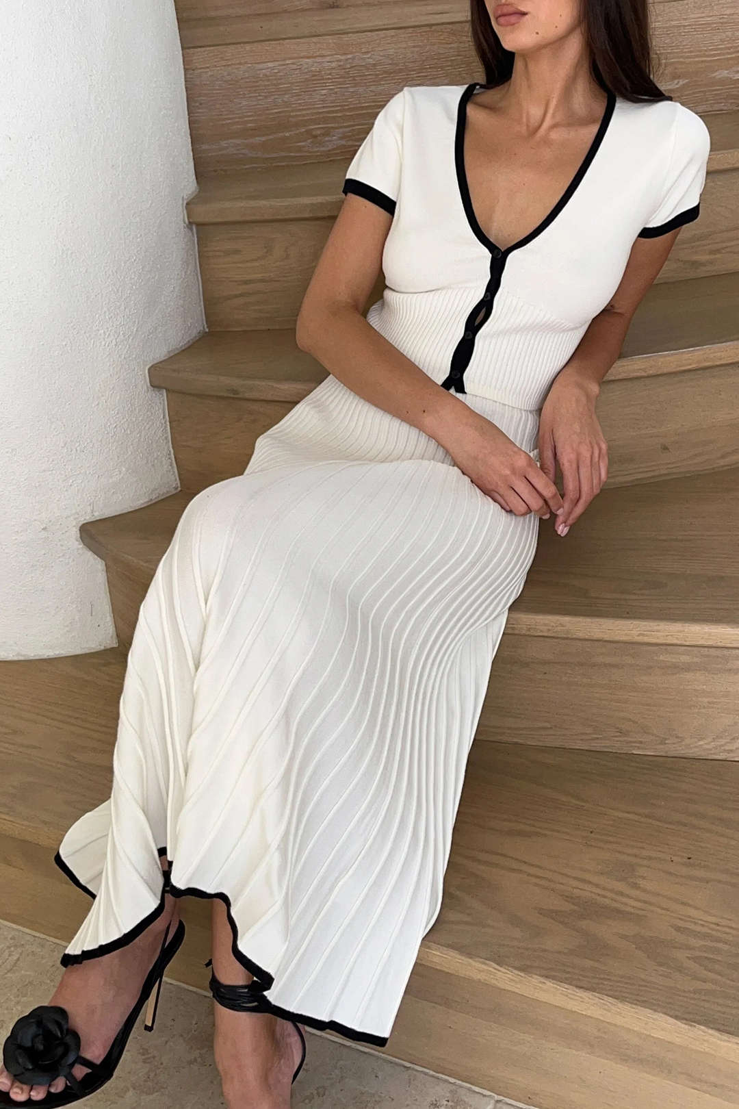 Ensemble Deux Pièces avec Haut Boutonné et Jupe Plissée pour Femme | Idéal pour le Quotidien et les Occasions