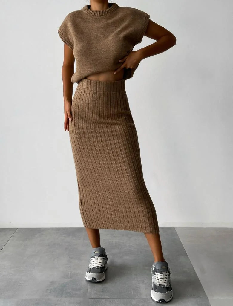 Ensemble Deux Pièces avec Gilet Sans Manches et Jupe Tricotée pour Femme | Idéal pour les Occasions Décontractées