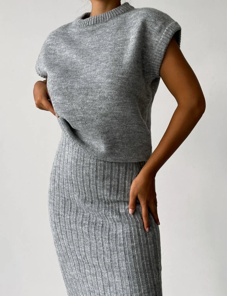 Ensemble Deux Pièces avec Gilet Sans Manches et Jupe Tricotée pour Femme | Idéal pour les Occasions Décontractées