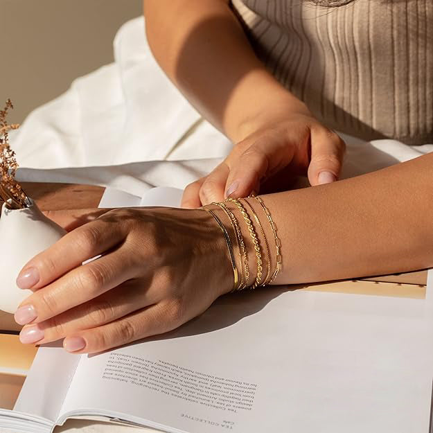 Ensemble de bracelets dorés pour femmes