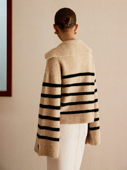 Pull à Capuche avec Rayures Noires pour Femme | Idéal pour la Mi-Saison et l’Hiver