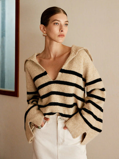Pull à Capuche avec Rayures Noires pour Femme | Idéal pour la Mi-Saison et l’Hiver