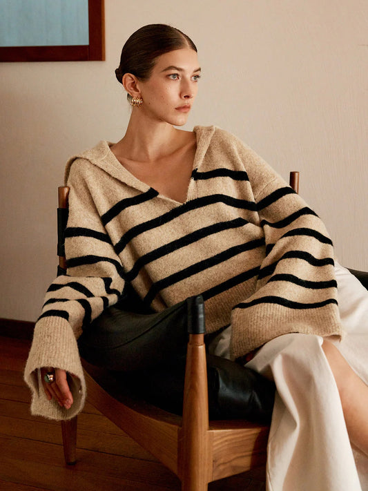 Pull à Capuche avec Rayures Noires pour Femme | Idéal pour la Mi-Saison et l’Hiver
