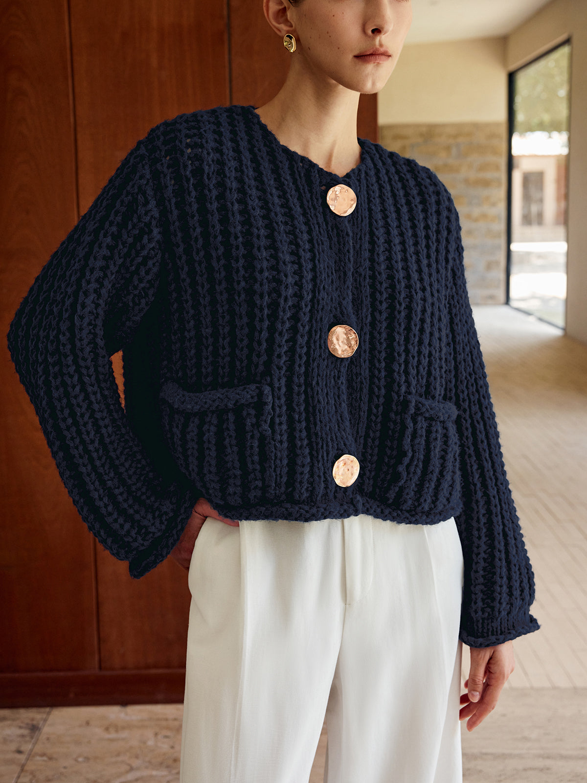 Cardigan Bleu Marine à Boutons Dorés et Poches pour Femmes | Ideal for Mi-Saison et Usage Quotidien