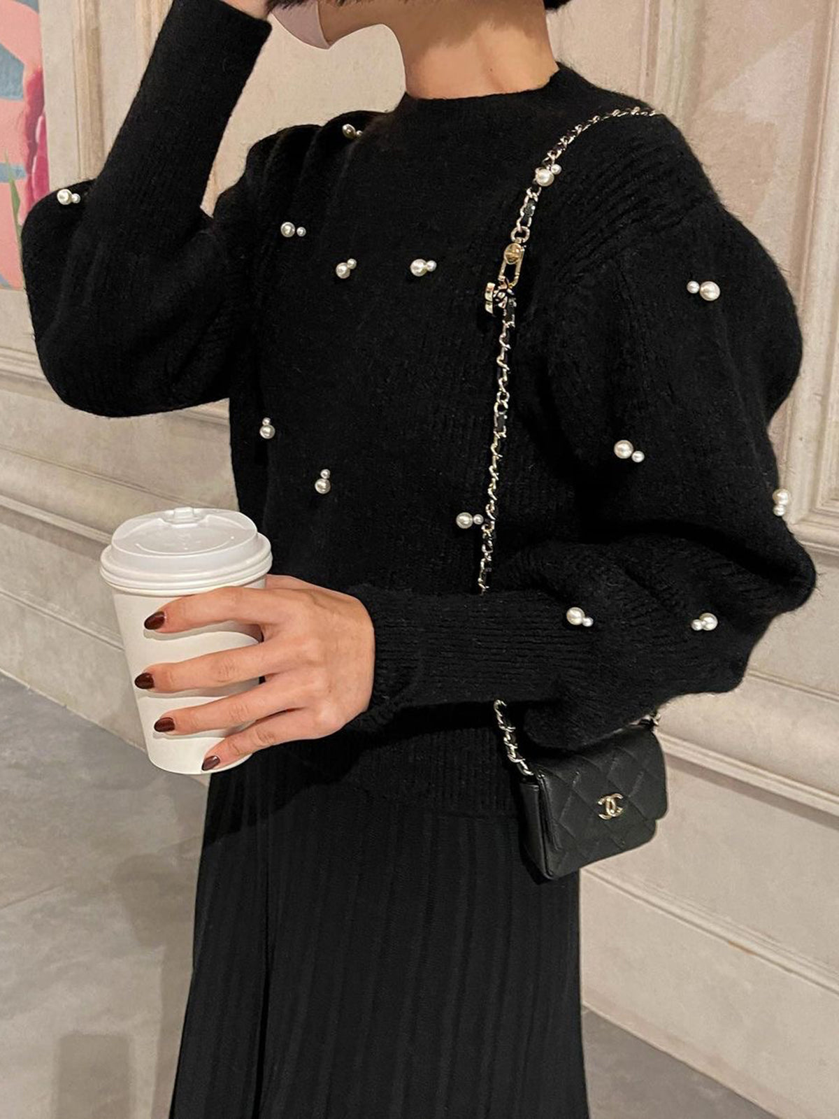 Pull Noir avec Détails de Perles et Coupe Légèrement Ample pour Femmes | Idéal pour Tenues Quotidiennes