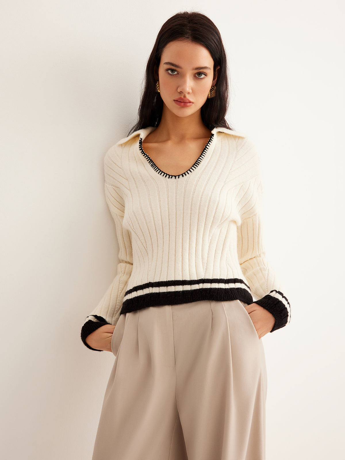Pull Côtelé Avec Col V Et Finitions Contrastées Pour Femme | Idéal Pour Usage Quotidien