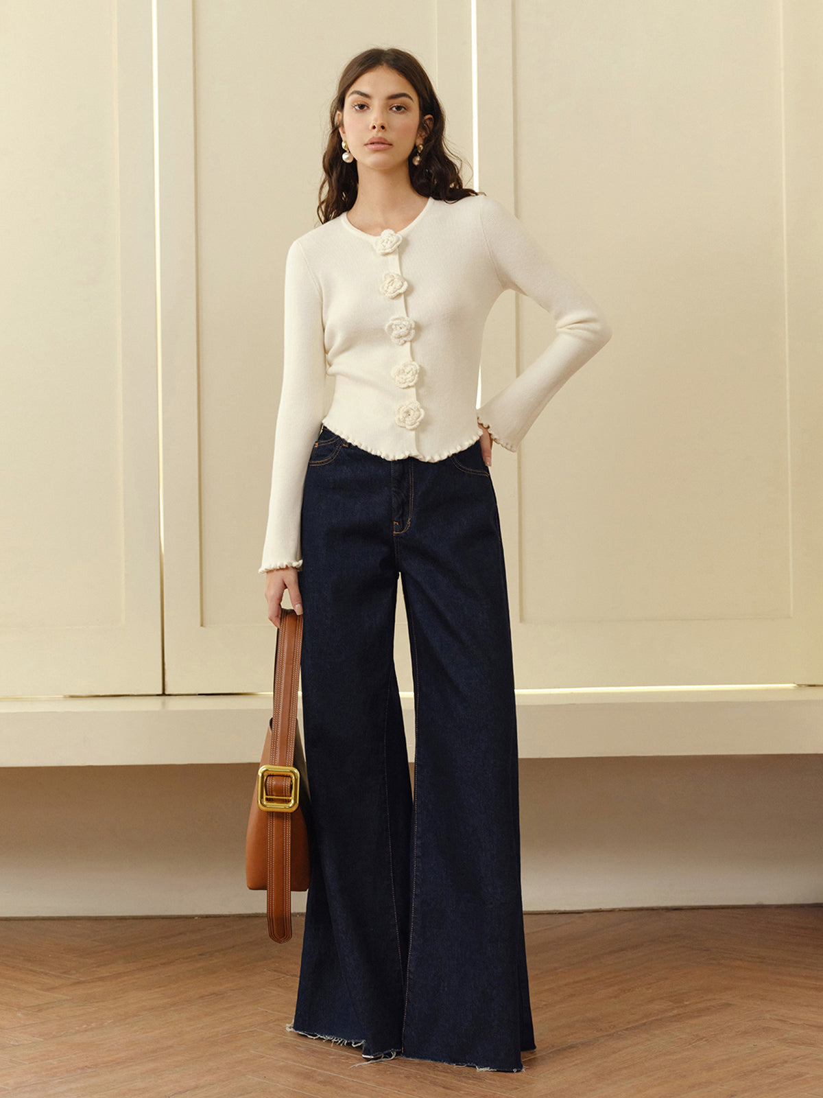 Cardigan Ajusté à Boutons Fleurs en Relief pour Femme | Idéal pour le Printemps et l’Automne