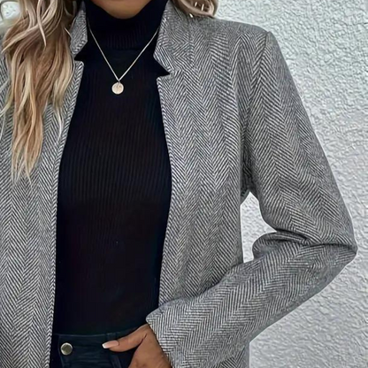 Blazer Long Gris À Motif Chevron Avec Poches Zippées Pour Femmes | Idéal Pour Le Travail Et Les Tenues Quotidiennes
