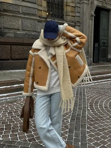 Veste d’Hiver Courte avec Finitions Contrastées pour Femme | Idéale par Temps Froid