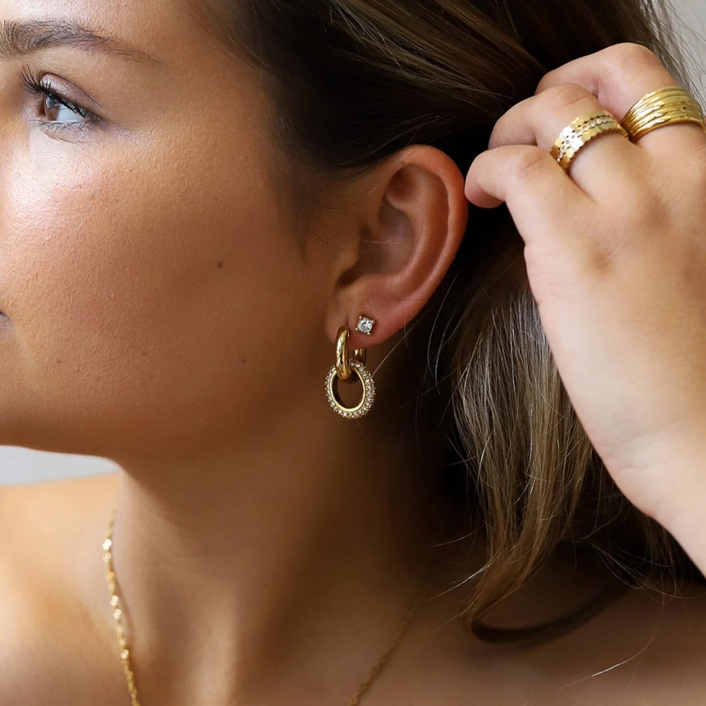 Boucles d’Oreilles à Double Anneau Métallique pour Femme | Idéales pour Tenues Quotidiennes ou Événements