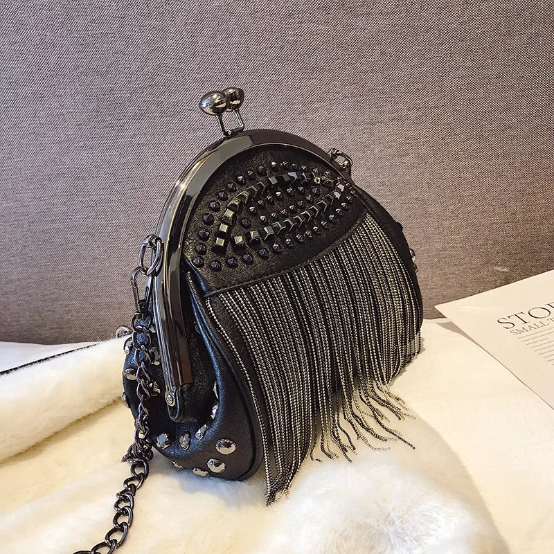 Sac Bandoulière Clouté Avec Forme Arrondie Pour Femme | Idéal Pour Soirées Et Sorties Urbaines