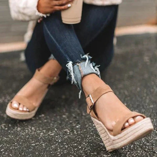 Chaussures Compensées à Talon Moyen pour Femmes | Idéales pour un Usage Quotidien ou les Sorties