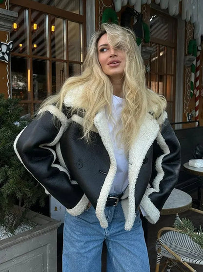 Veste d’Hiver Courte avec Finitions Contrastées pour Femme | Idéale par Temps Froid