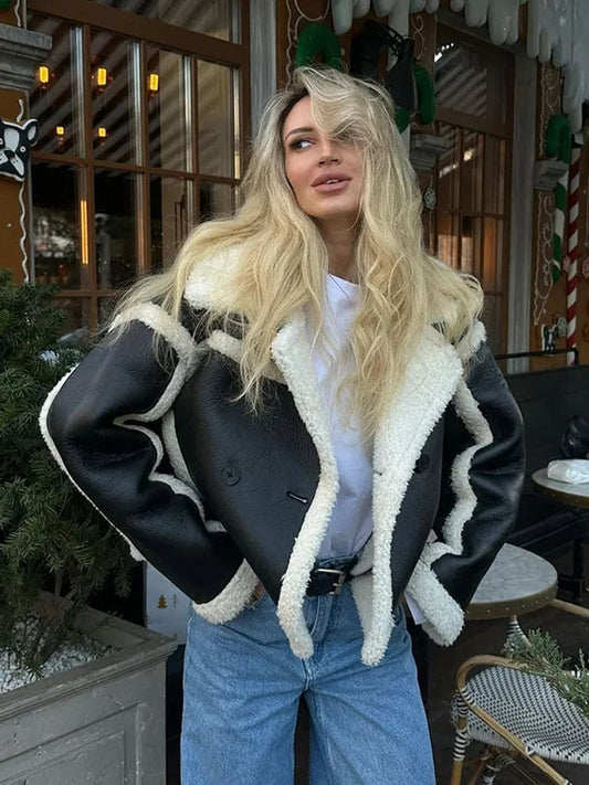 Veste d’Hiver Courte avec Finitions Contrastées pour Femme | Idéale par Temps Froid