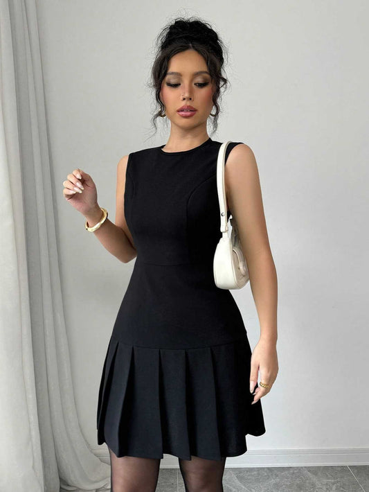 Robe Sans Manches Noire avec Coupe Droite pour Femme | Idéale pour le Travail et les Sorties