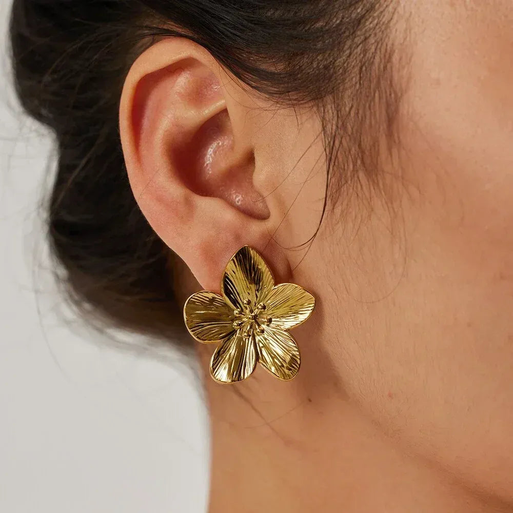 Boucles d’Oreilles Pendantes avec Détail Floral pour Femme | Idéales pour les Événements de Printemps
