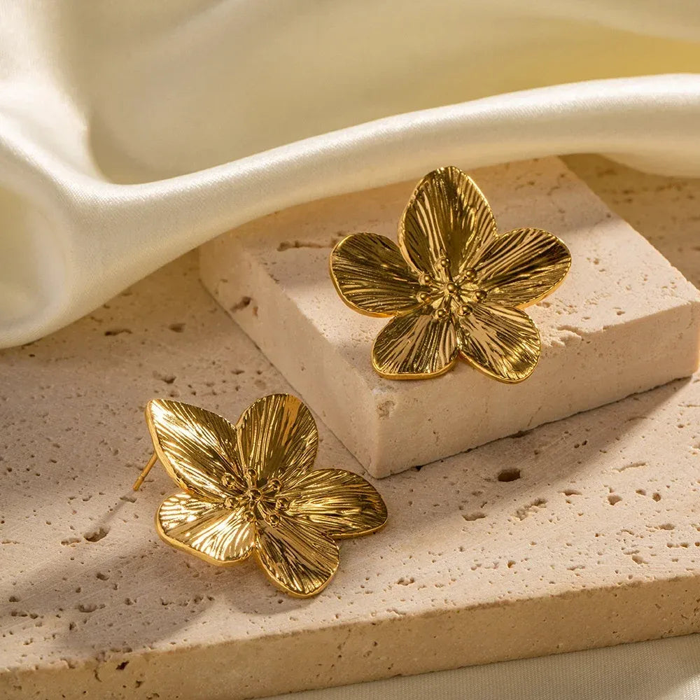 Boucles d’Oreilles Pendantes avec Détail Floral pour Femme | Idéales pour les Événements de Printemps