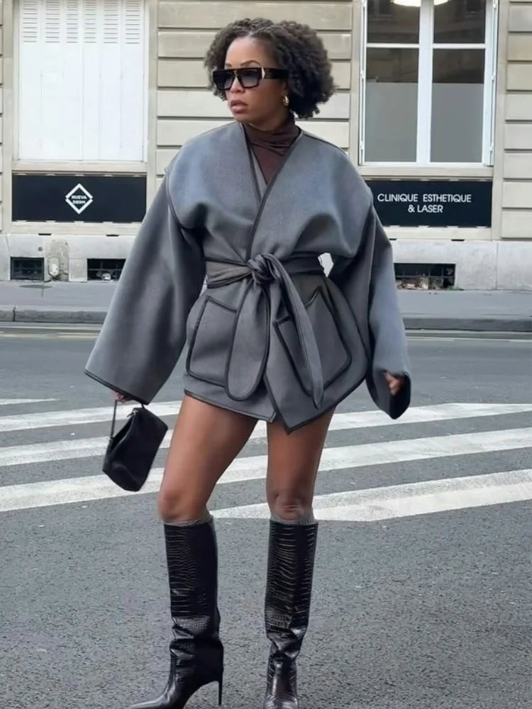 Veste à Ceinture et Col V pour Femme | Idéale pour l’Automne et l’Hiver