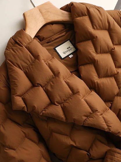 Manteau Matelassé Mi-Long avec Ceinture et Fermeture Cache-Cœur pour Femme | Idéal pour l’Automne et l’Hiver