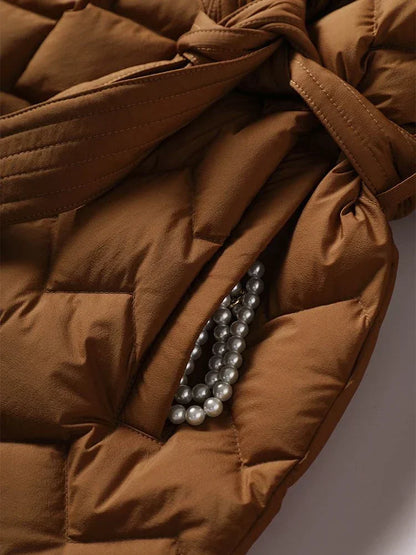 Manteau Matelassé Mi-Long avec Ceinture et Fermeture Cache-Cœur pour Femme | Idéal pour l’Automne et l’Hiver