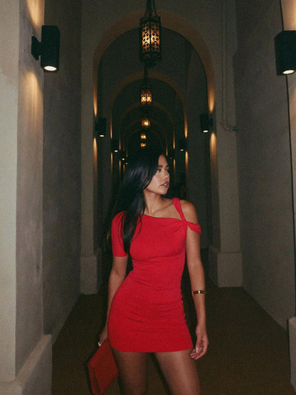Robe Mini Asymétrique Avec Détail Torsadé Pour Femme | Idéale Pour Les Soirées Estivales