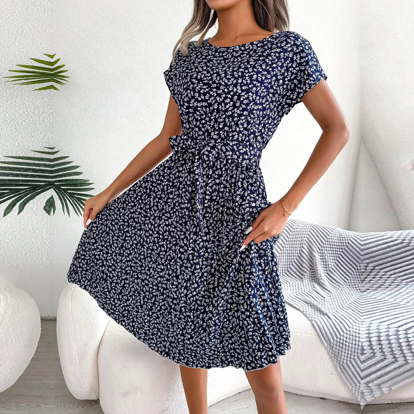 Robe d’Été à Motif Fleuri Bleu avec Coupe Aérée pour Femme | Idéale pour les Journées Chaudes