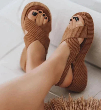 Sandales Ouvertes À Brides Croisées Avec Design À Enfiler Pour Femmes | Idéal Pour L’été