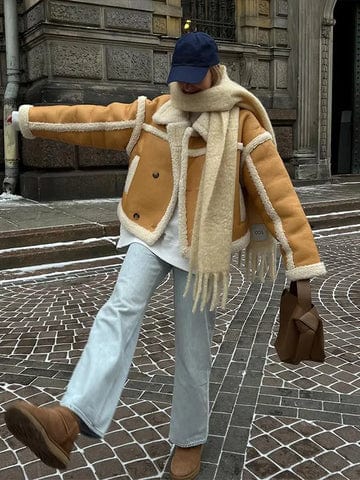 Veste d’Hiver Courte avec Finitions Contrastées pour Femme | Idéale par Temps Froid