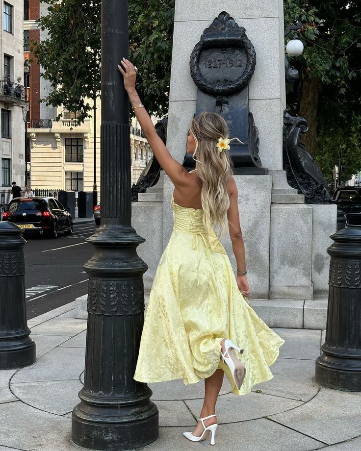 Robe Midi Sans Manches avec Col Halter en V pour Femme | Idéale pour les Événements et Sorties d’Été