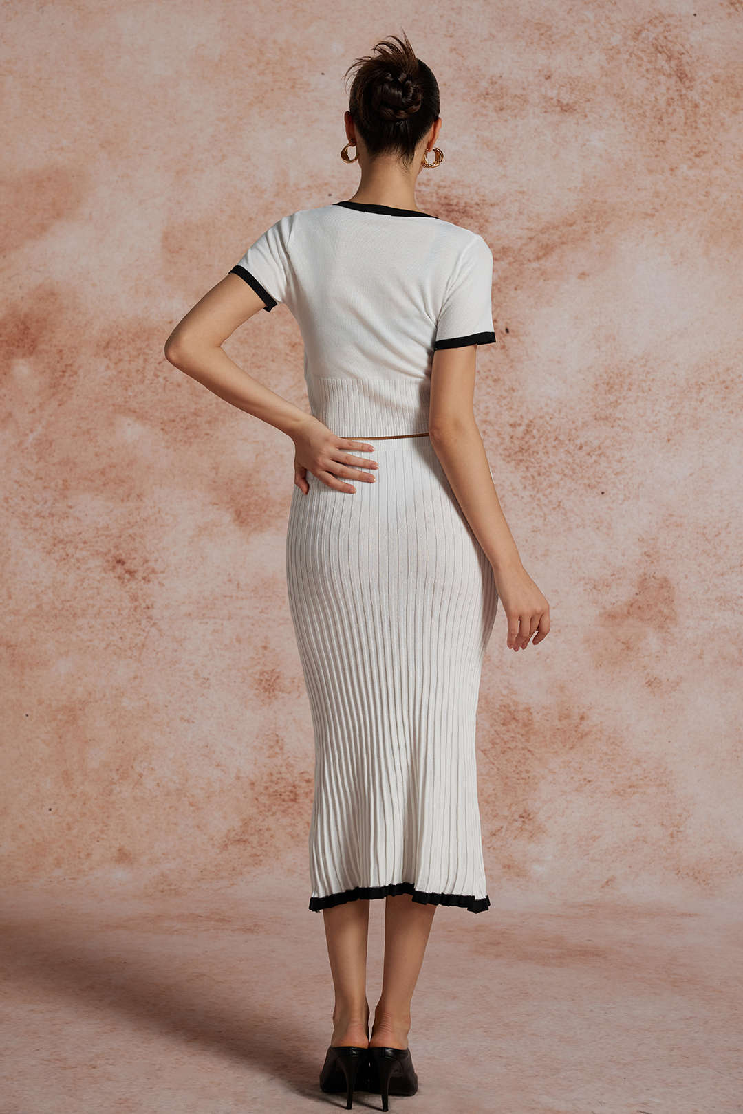Ensemble Deux Pièces avec Haut Boutonné et Jupe Plissée pour Femme | Idéal pour le Quotidien et les Occasions
