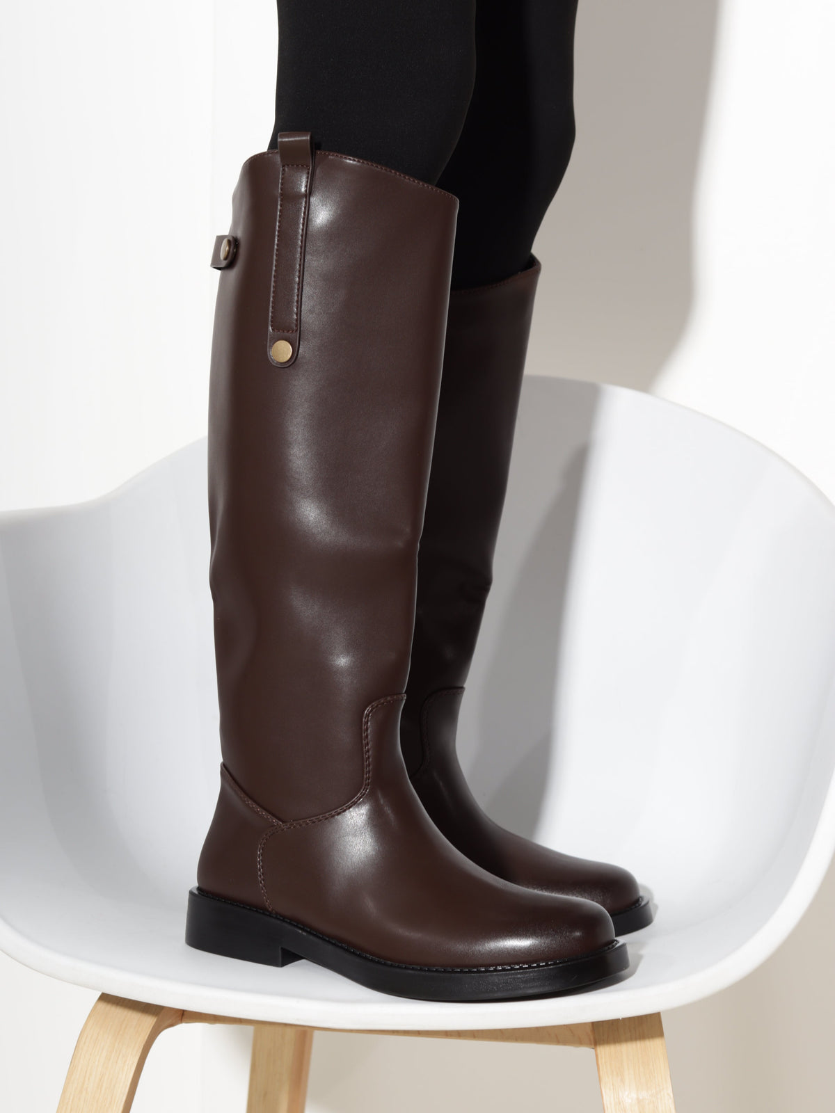 Bottes hautes à patte boutonnée pour femmes