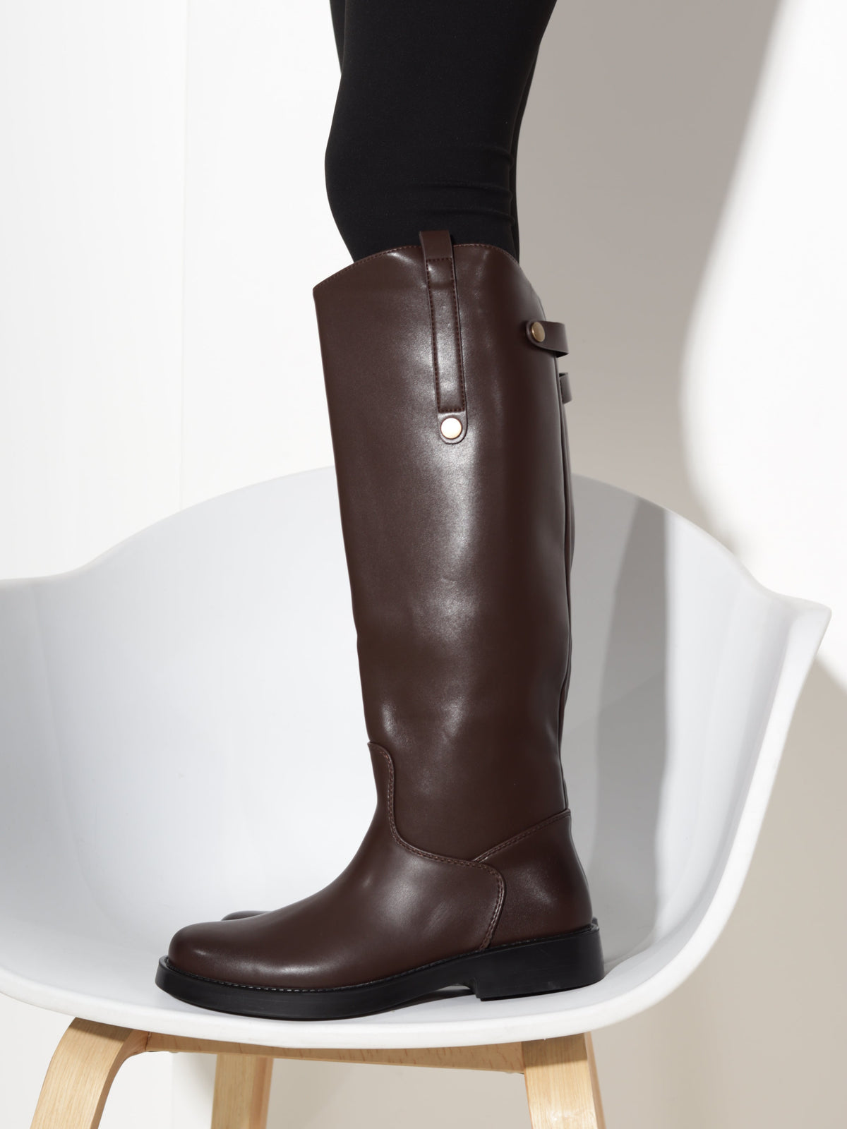 Bottes hautes à patte boutonnée pour femmes