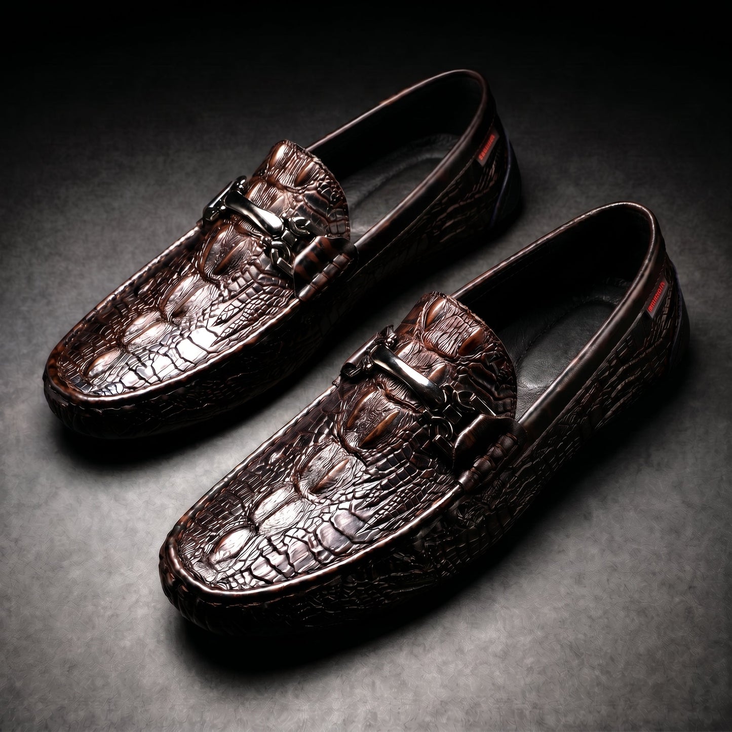 Mocassin à motif effet croco et ornement métallique pour homme | Idéal pour l’automne