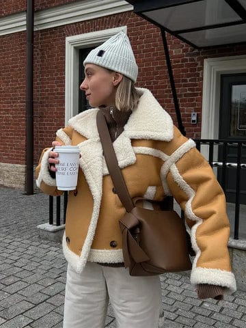 Veste d’Hiver Courte avec Finitions Contrastées pour Femme | Idéale par Temps Froid