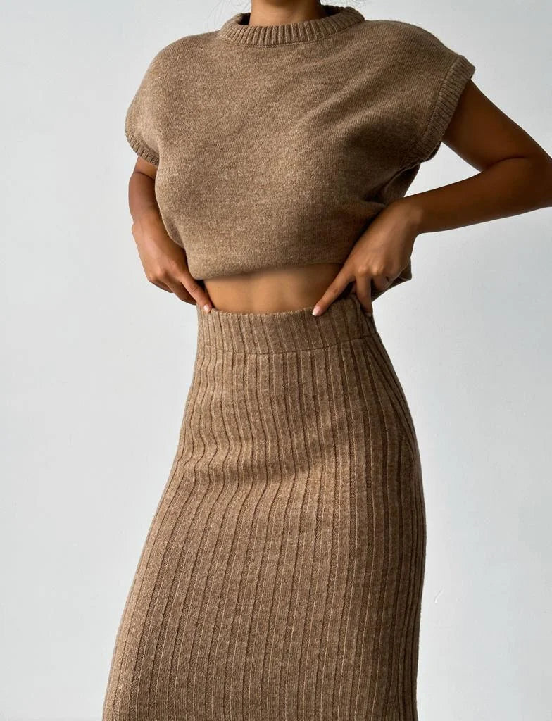 Ensemble Deux Pièces avec Gilet Sans Manches et Jupe Tricotée pour Femme | Idéal pour les Occasions Décontractées